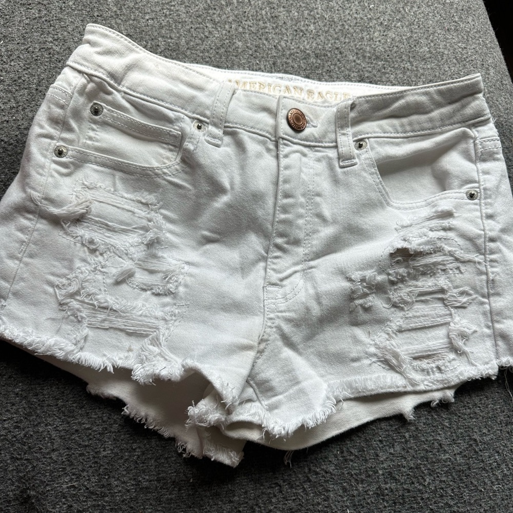Short American eagle color white size 6 super stretch